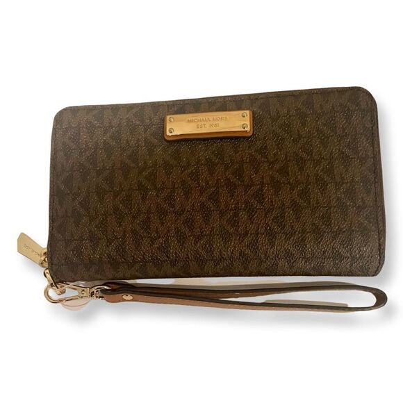 Micheal Kors Wristlet - Picture 1 of 5